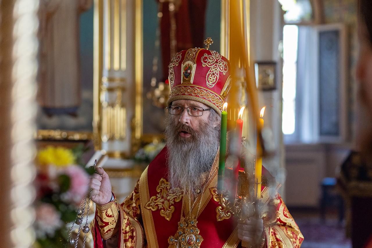 Архиерейское пасхальное вечернее богослужение